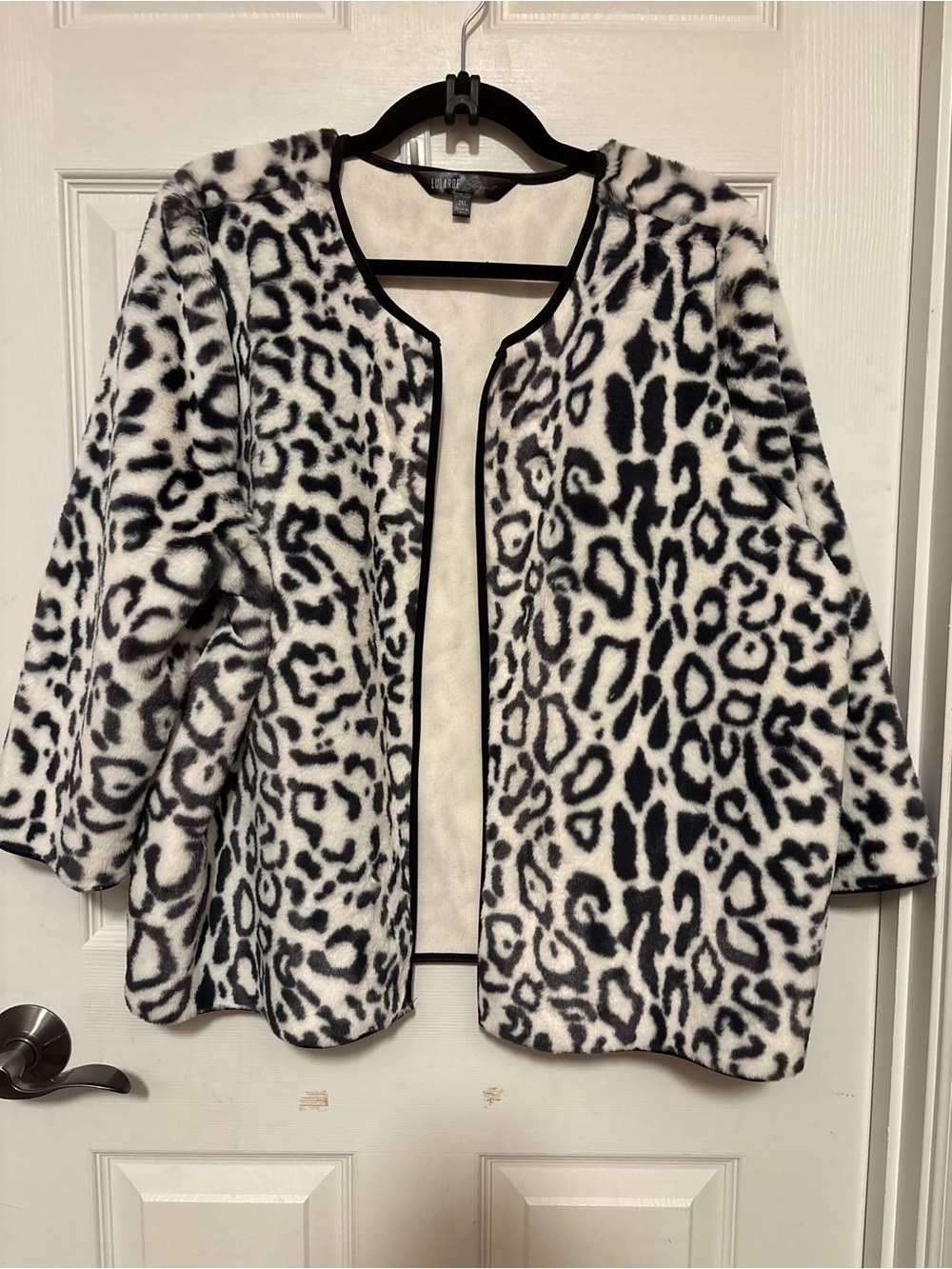 Lularoe NWOT 2XL Stella Bolero Faux Fur Soft Black White Animal Leopard